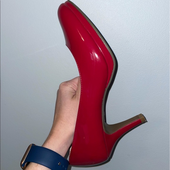 Red Heels - Picture 5 of 6